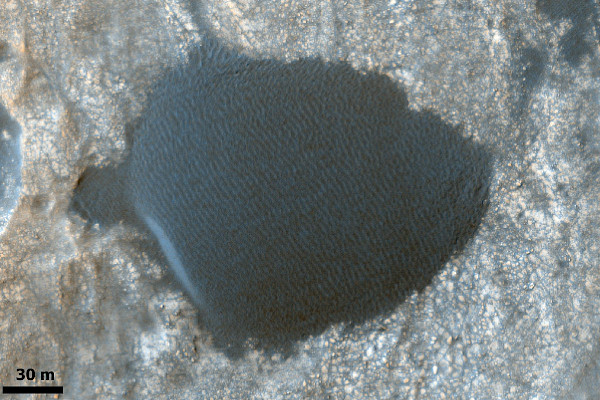 Ripples marcianos que cobrem dunas na cratera de Gale, observados a partir de imagens obtidas pela missão Mars Reconnaissance Orbiter (NASA/JPL-Caltech/UArizona).