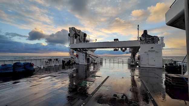 Navio RV Bélgica em operação ao largo das Ilhas Shetland