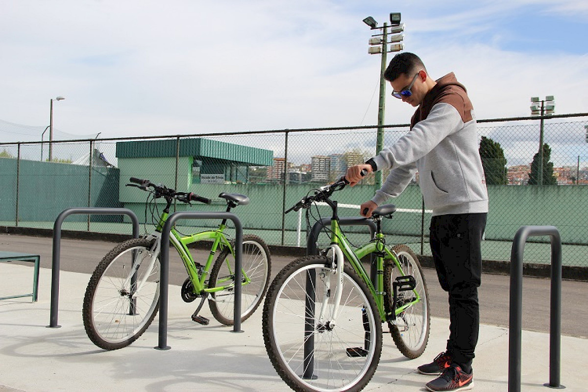 Un estudio de la Universidad de Coimbra apunta a las desigualdades sociales en el acceso a los carriles bici y al sistema de bicicletas compartidas de Lisboa